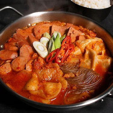 [외식방어템] 햄이 듬뿍 부대전골 500g