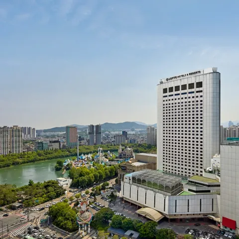 롯데호텔월드 1박 + 롯데월드 자유이용권 3매 패키지